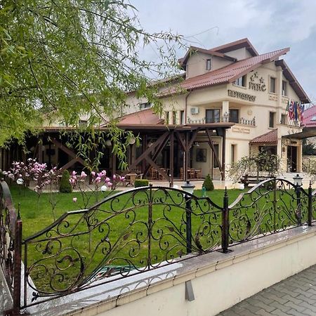 Hotel Parc Tecuci Екстериор снимка