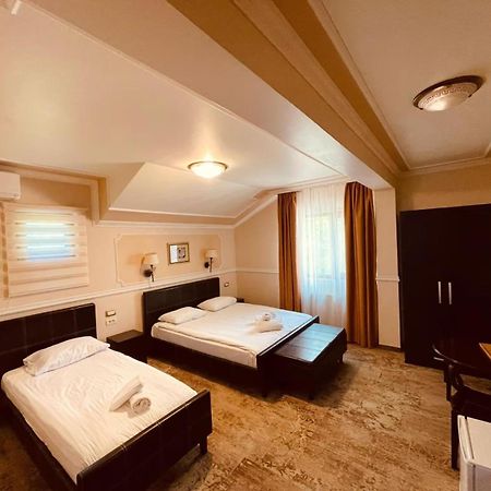 Hotel Parc Tecuci Екстериор снимка