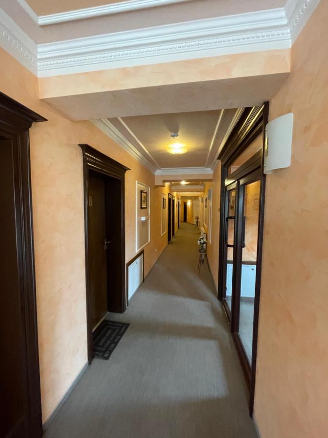 Hotel Parc Tecuci Екстериор снимка