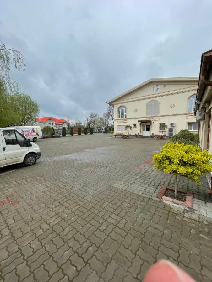 Hotel Parc Tecuci Екстериор снимка
