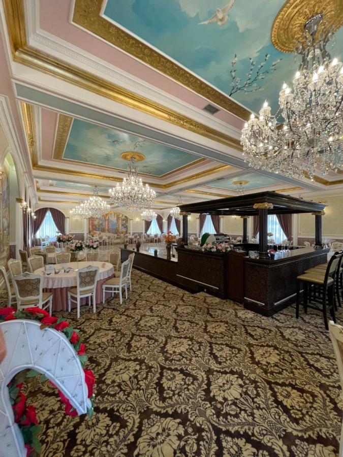 Hotel Parc Tecuci Екстериор снимка