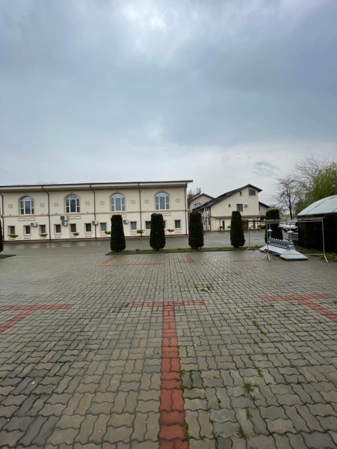 Hotel Parc Tecuci Екстериор снимка