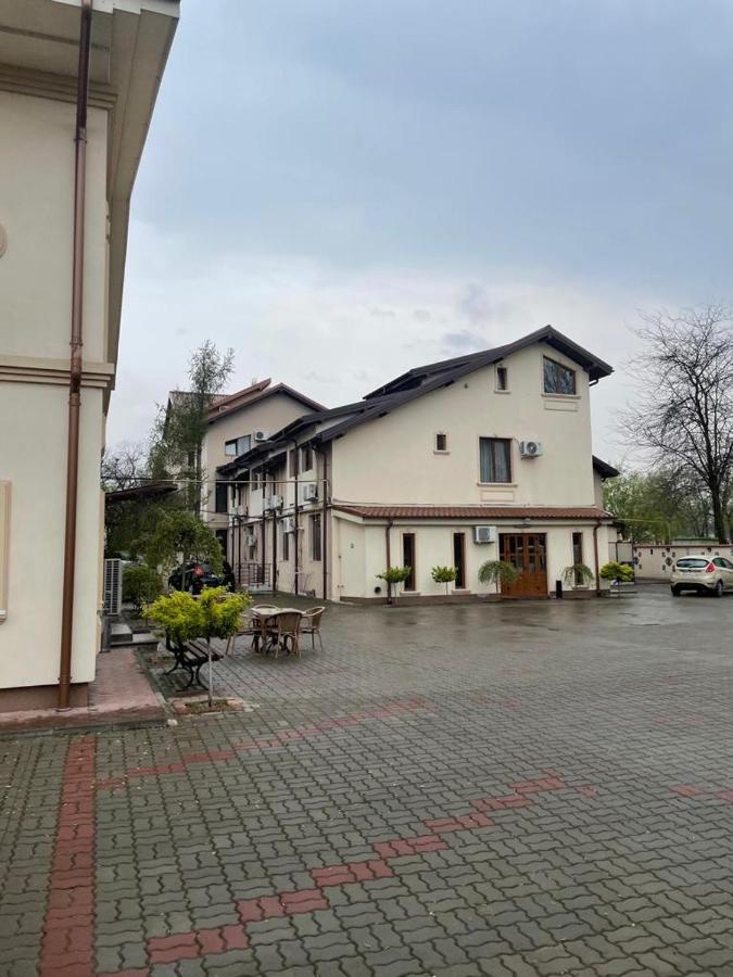 Hotel Parc Tecuci Екстериор снимка