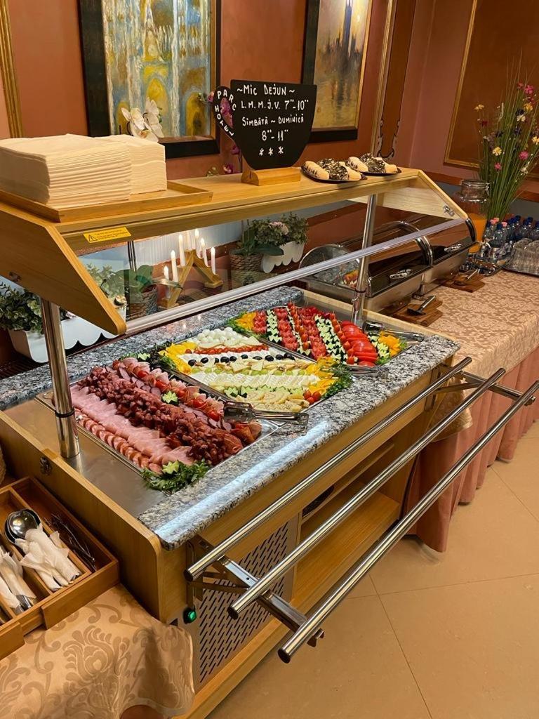 Hotel Parc Tecuci Екстериор снимка