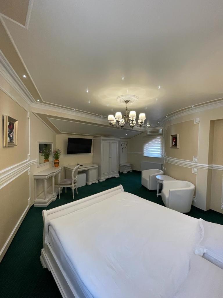 Hotel Parc Tecuci Екстериор снимка