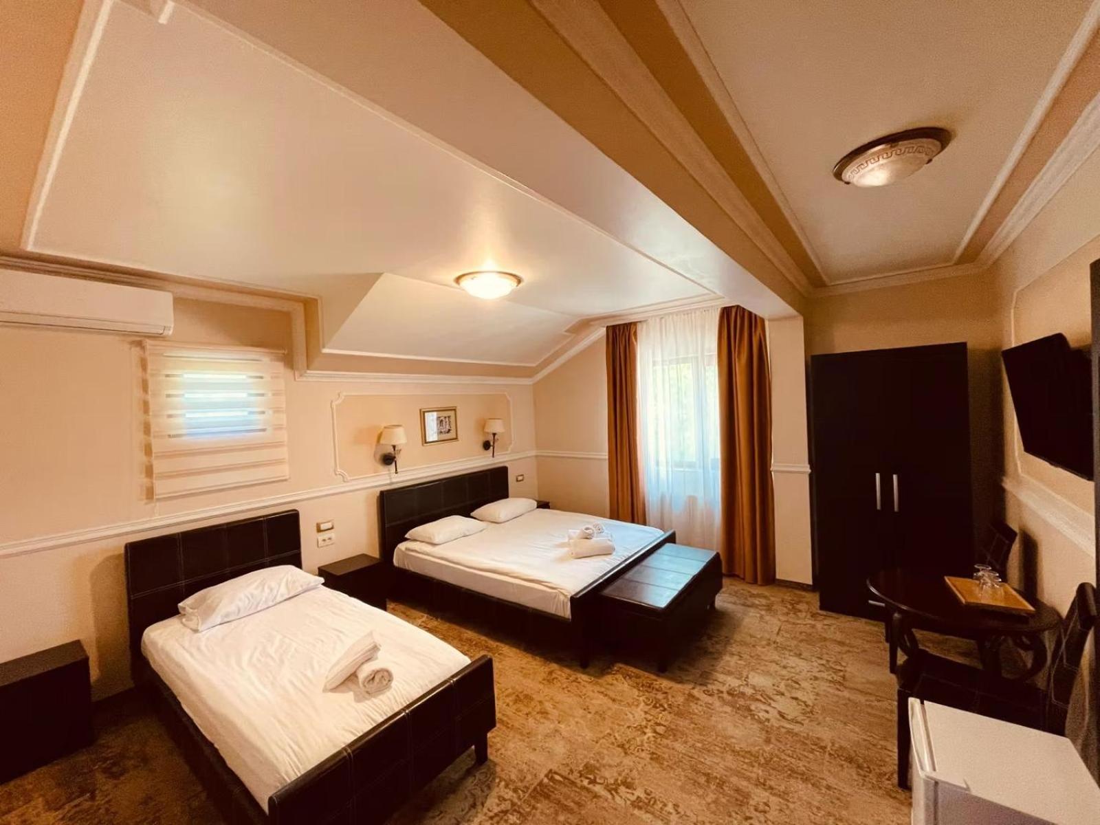 Hotel Parc Tecuci Екстериор снимка