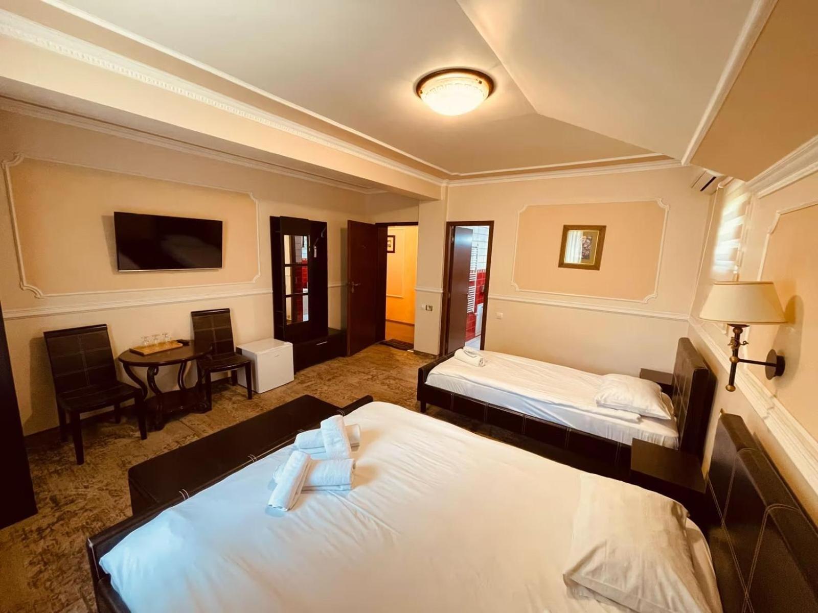 Hotel Parc Tecuci Екстериор снимка