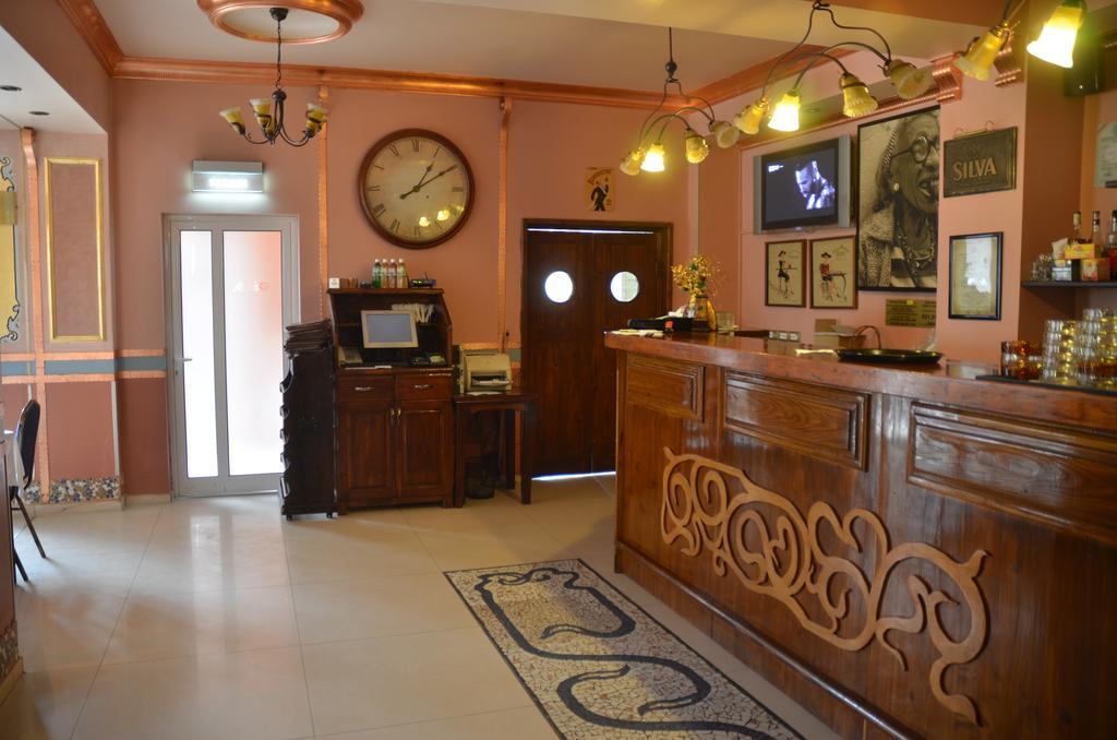 Hotel Parc Tecuci Екстериор снимка