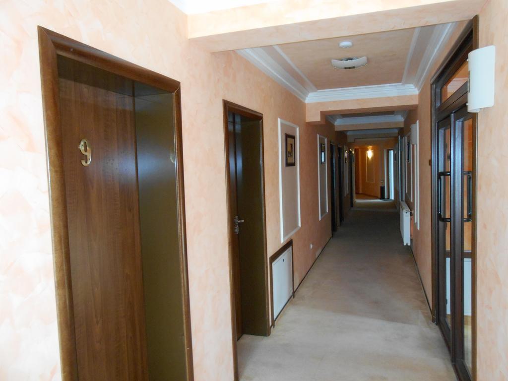 Hotel Parc Tecuci Екстериор снимка