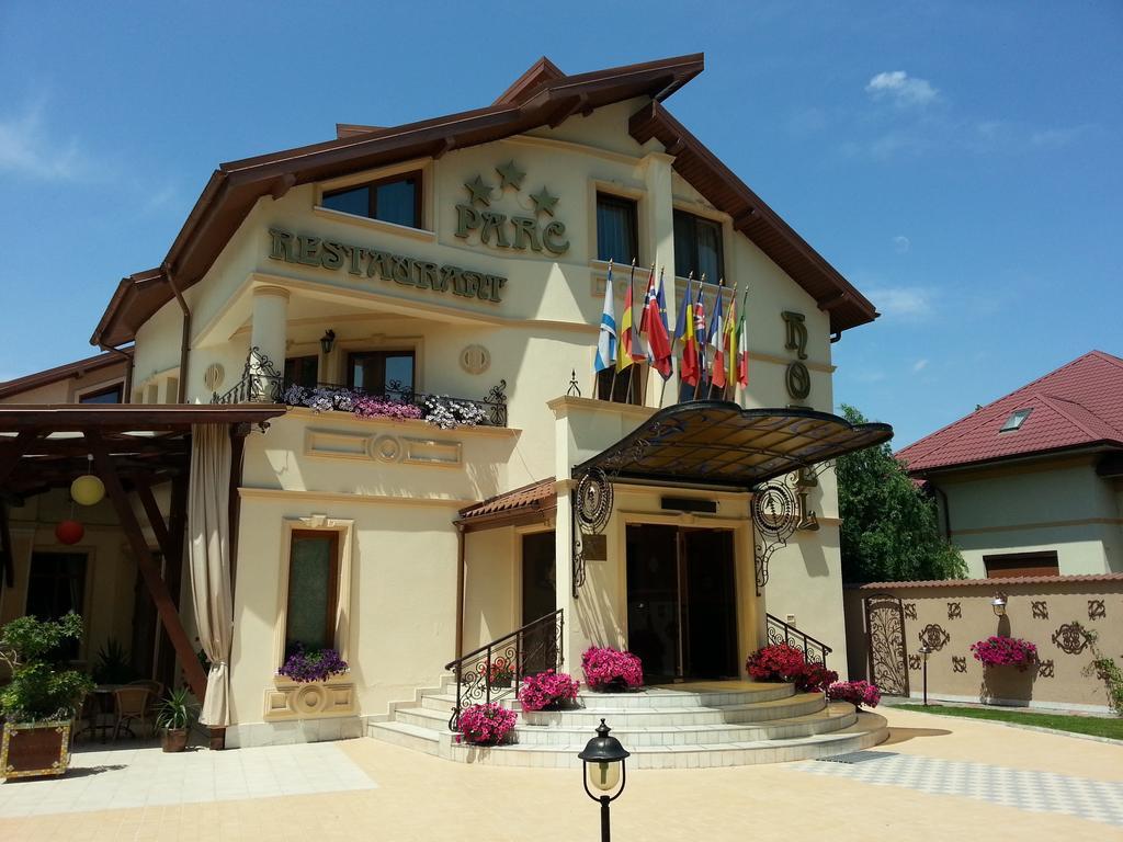 Hotel Parc Tecuci Екстериор снимка