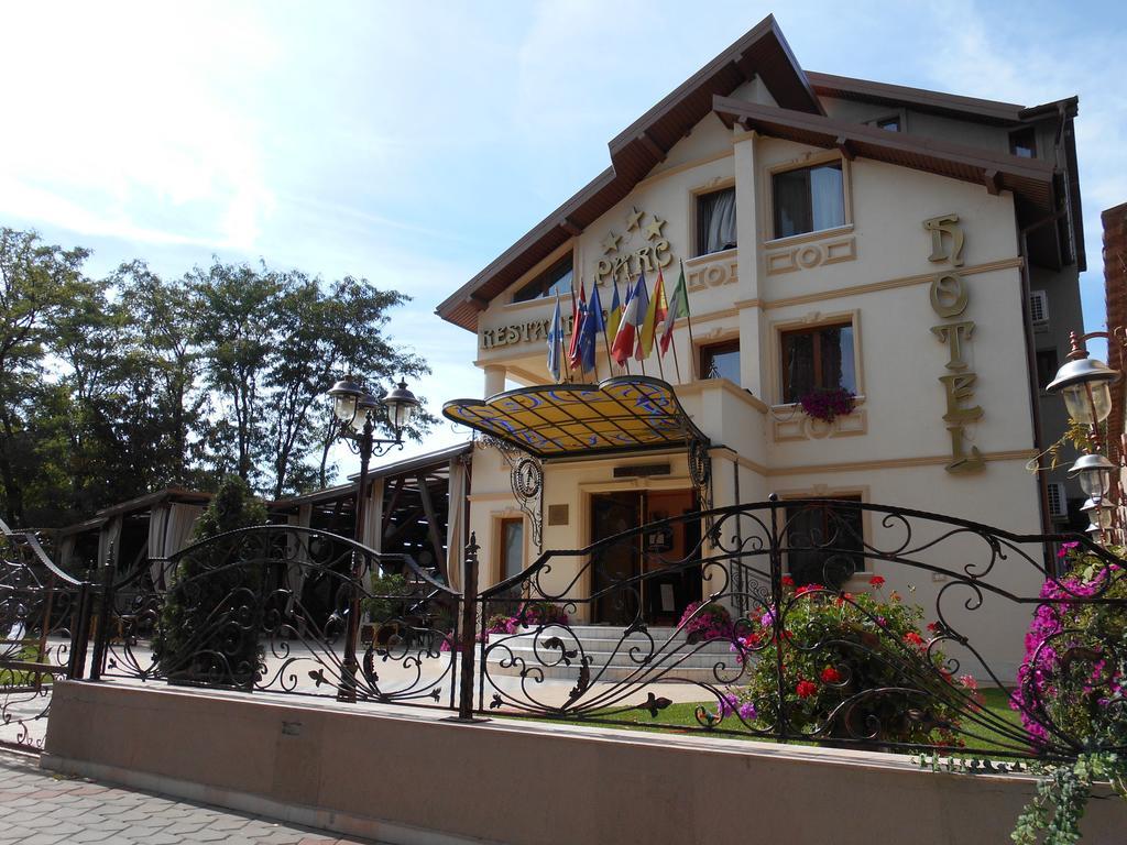 Hotel Parc Tecuci Екстериор снимка