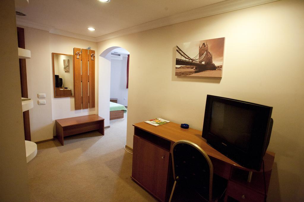 Hotel Parc Tecuci Стая снимка