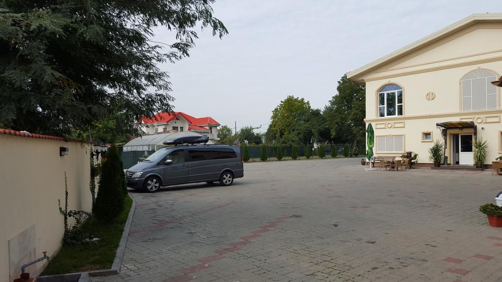Hotel Parc Tecuci Екстериор снимка