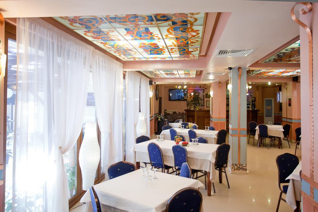 Hotel Parc Tecuci Екстериор снимка
