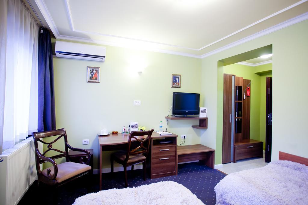 Hotel Parc Tecuci Екстериор снимка