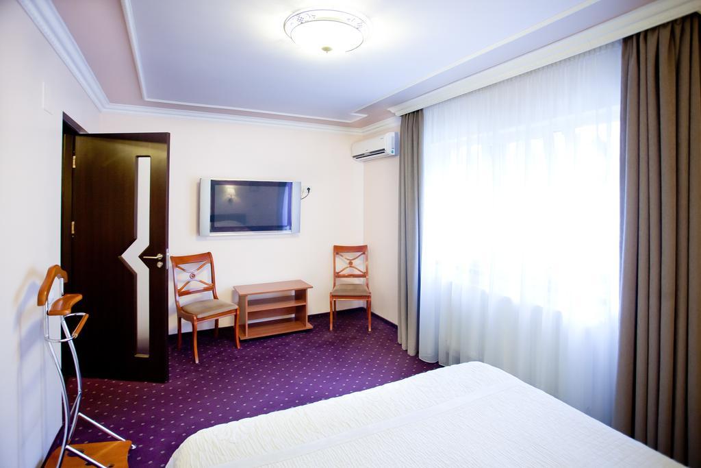 Hotel Parc Tecuci Екстериор снимка
