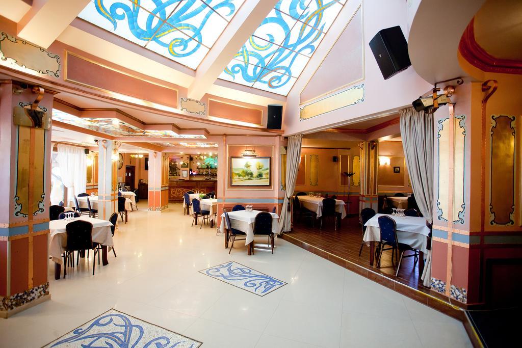 Hotel Parc Tecuci Екстериор снимка