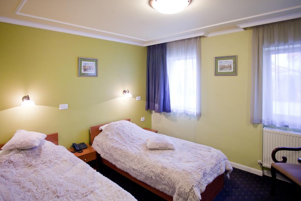 Hotel Parc Tecuci Екстериор снимка