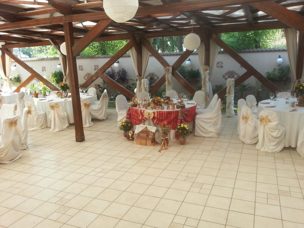 Hotel Parc Tecuci Екстериор снимка