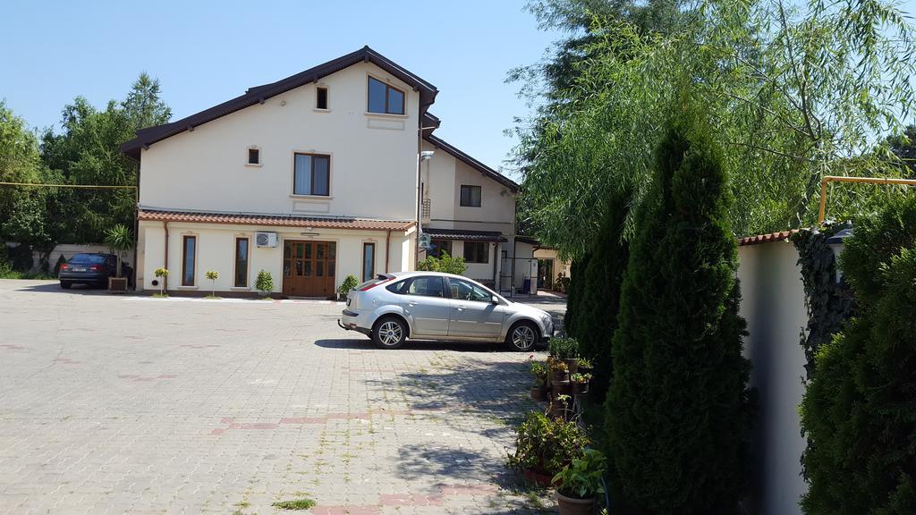 Hotel Parc Tecuci Екстериор снимка