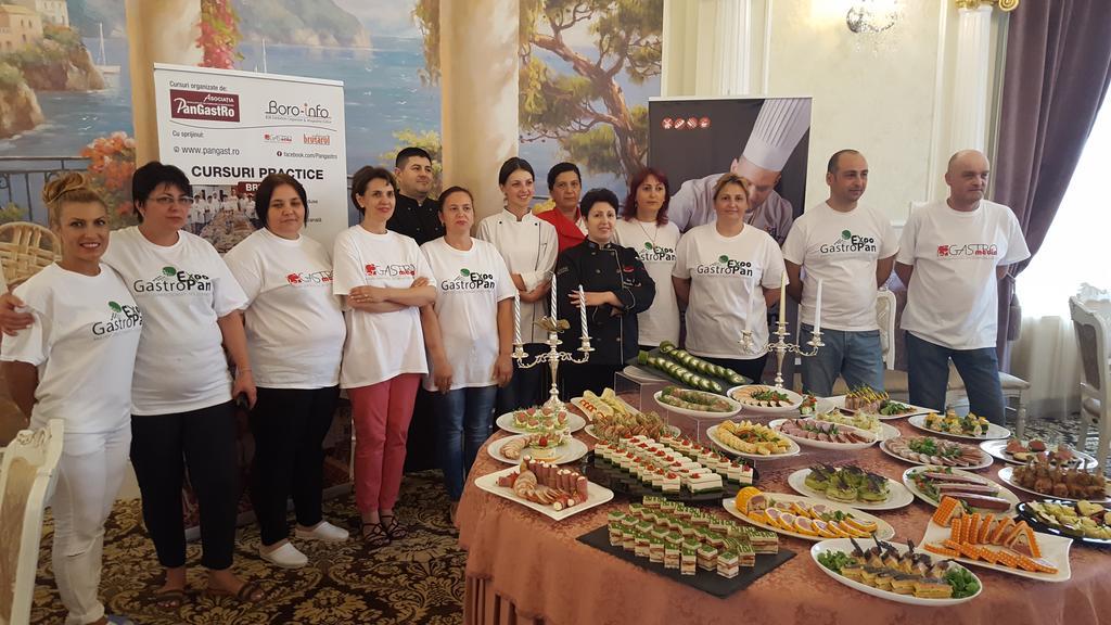 Hotel Parc Tecuci Екстериор снимка