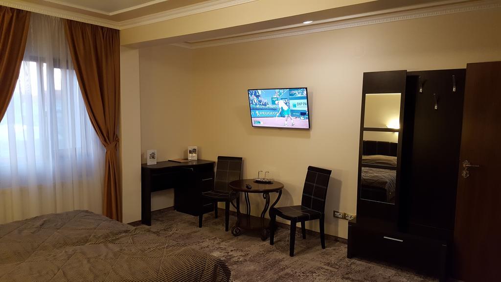 Hotel Parc Tecuci Екстериор снимка