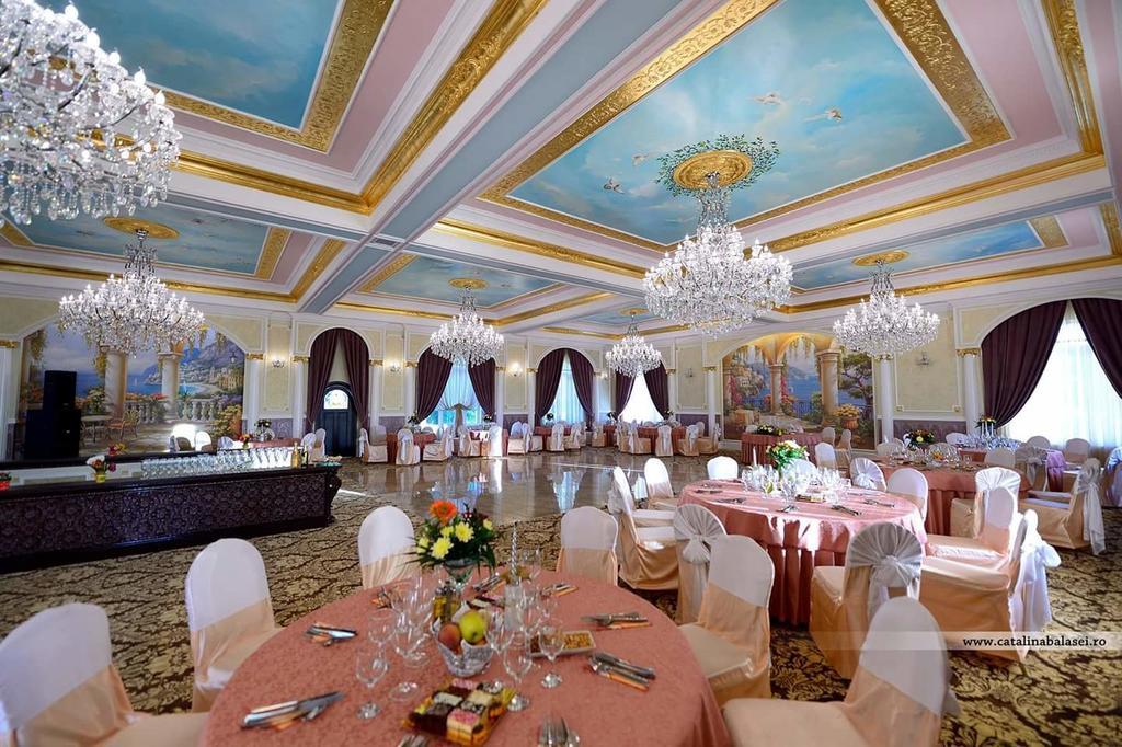 Hotel Parc Tecuci Екстериор снимка