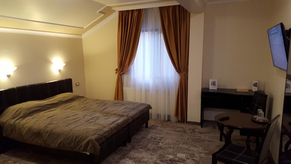 Hotel Parc Tecuci Екстериор снимка