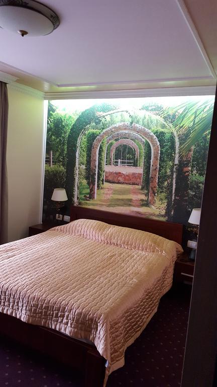 Hotel Parc Tecuci Екстериор снимка